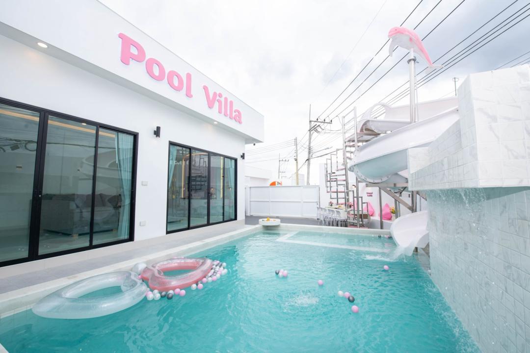 Florimond - Pool Area View
