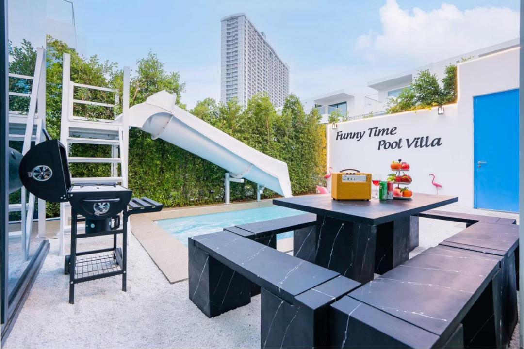 Funny Time - Bedroom View