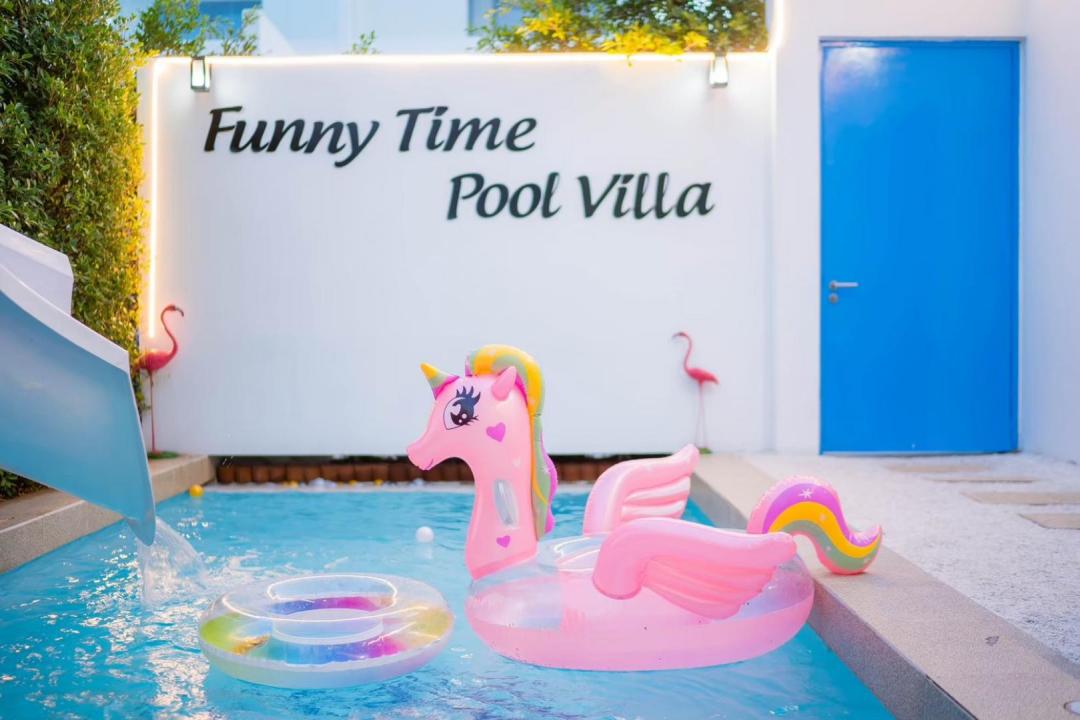 Funny Time - Pool Area View