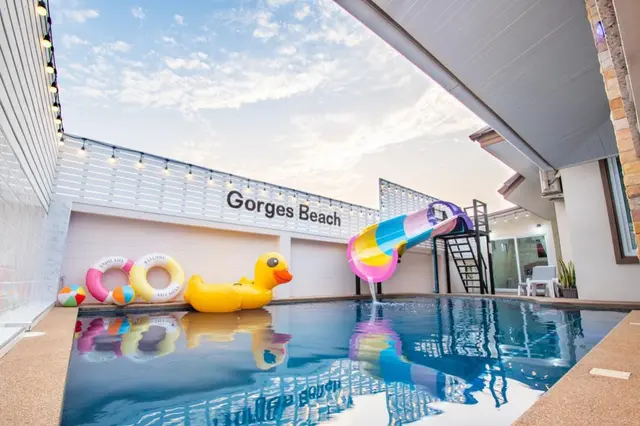 Gorges Beach - Living Area