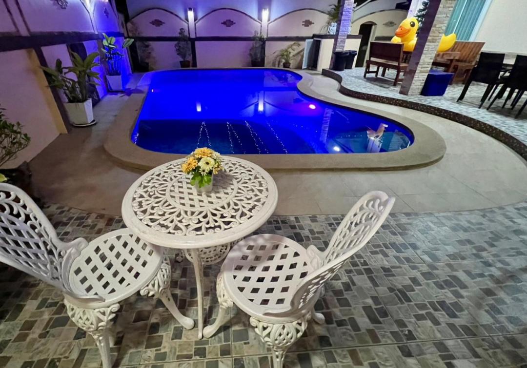 Gorges Four - Pool Area View