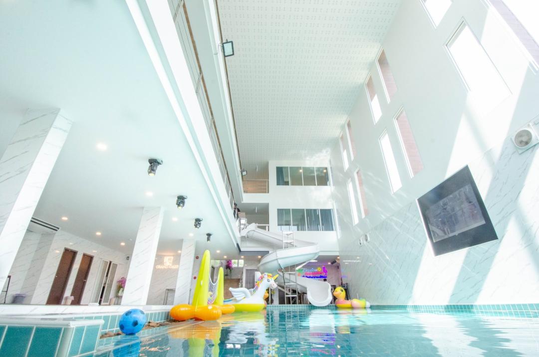 Grand Oasis - Pool Area View