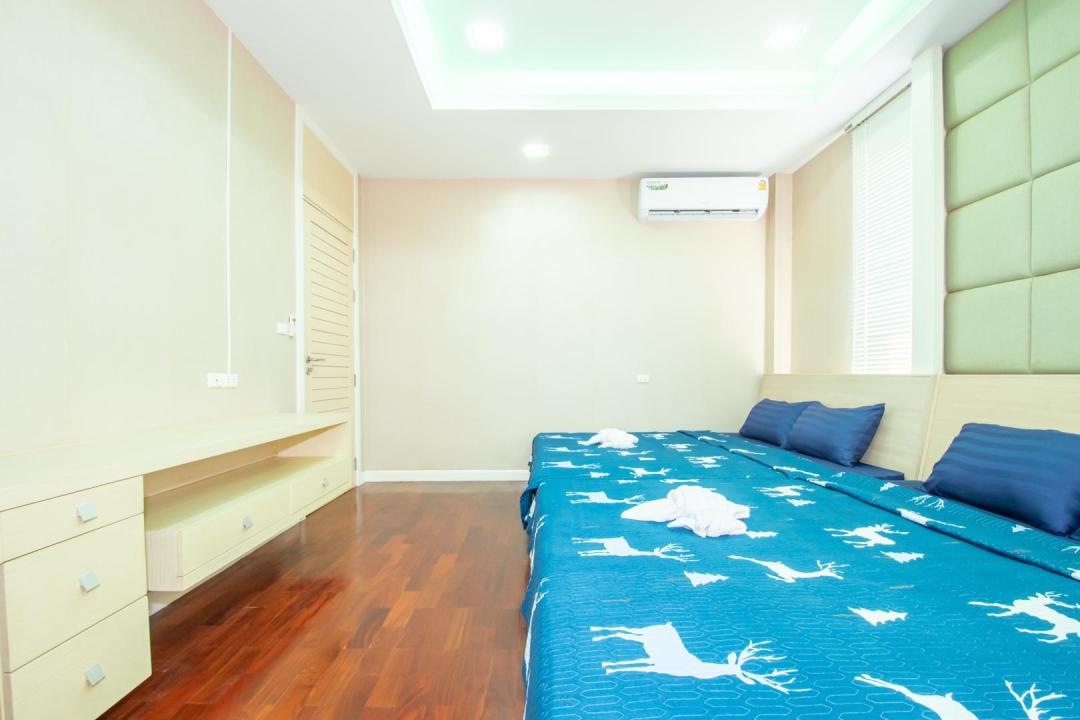Villa Bedroom 8