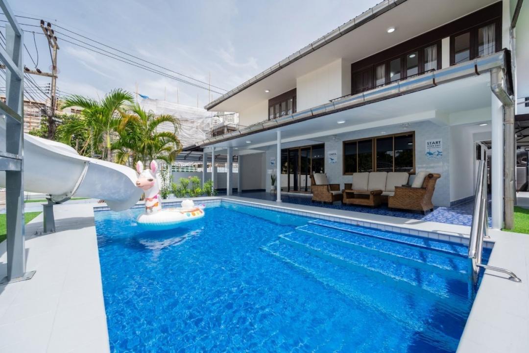 Greta - Pool Area View