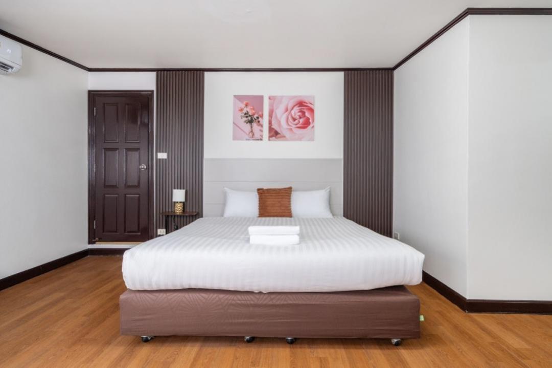 Villa Bedroom 8