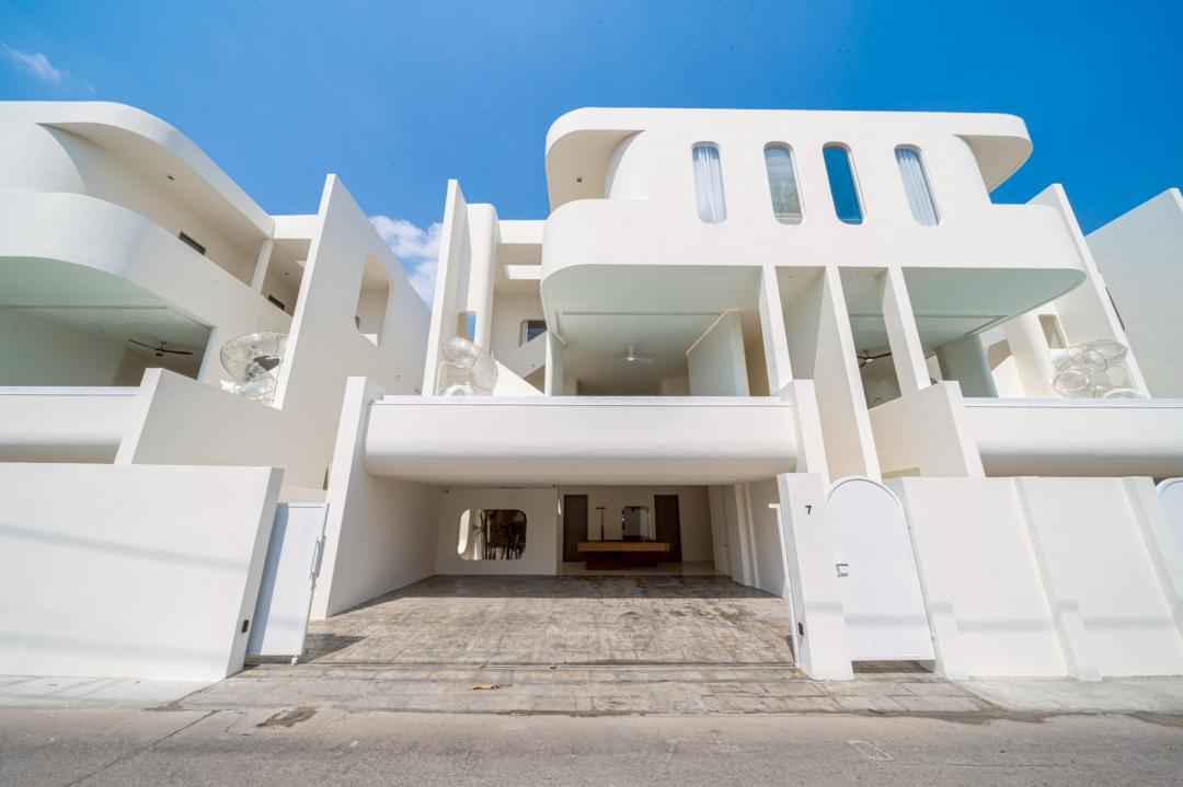 Happy House - Pool Area View