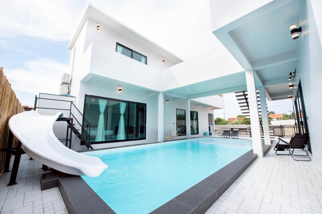 Heaven Space - Pool Area View
