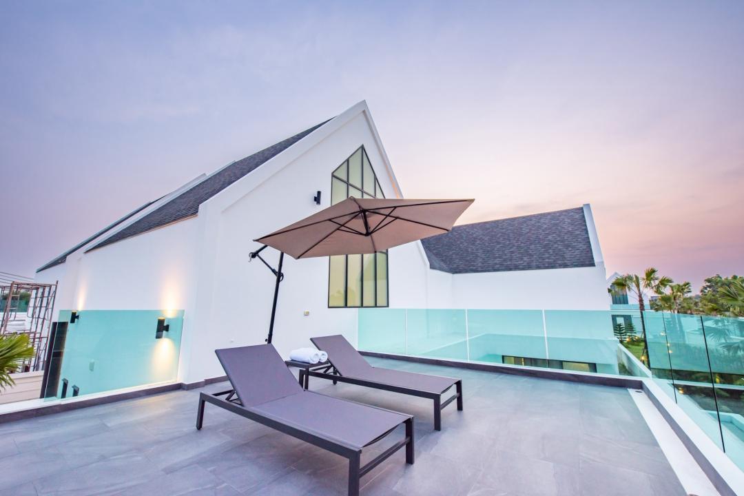 Heavenly (Aom) - Pool Area View