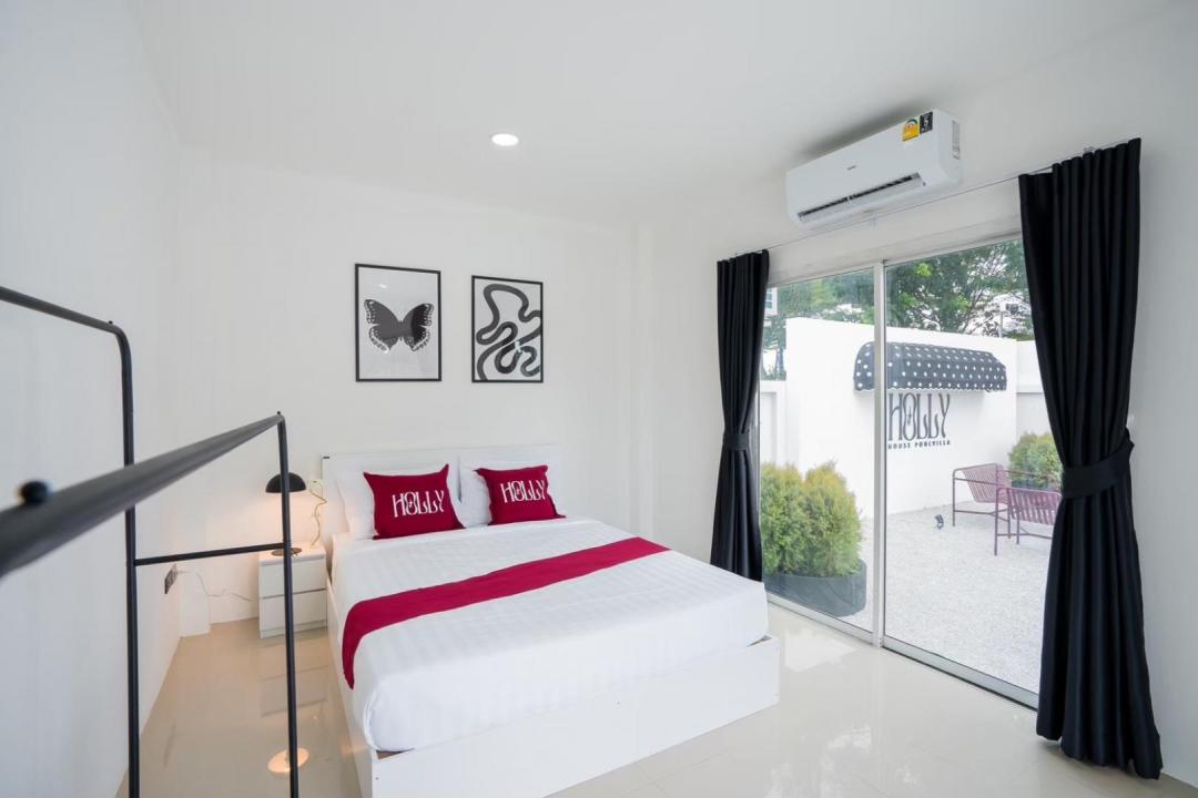 Villa Bedroom 8