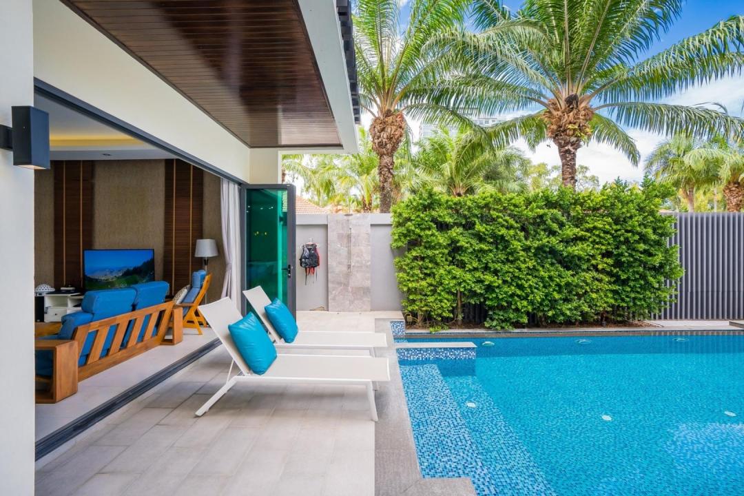 Hollywood - Living Area