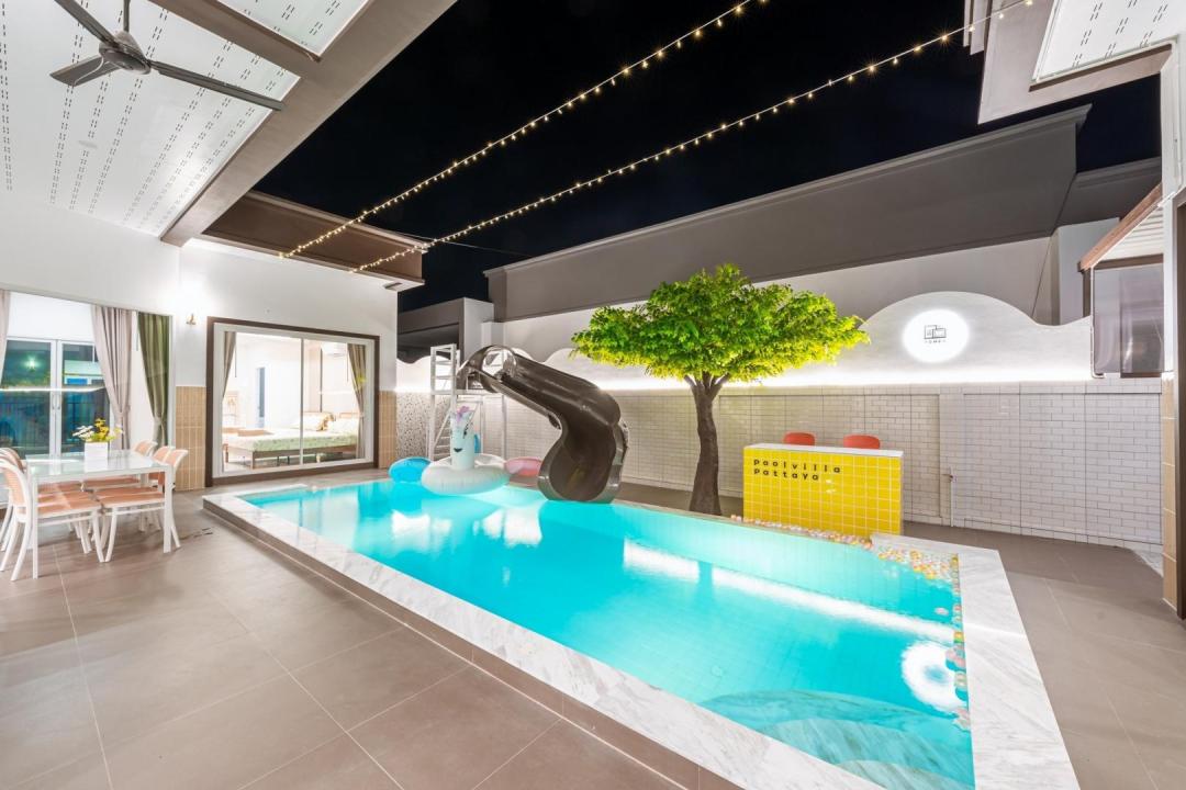 Homey House - Pool Area View