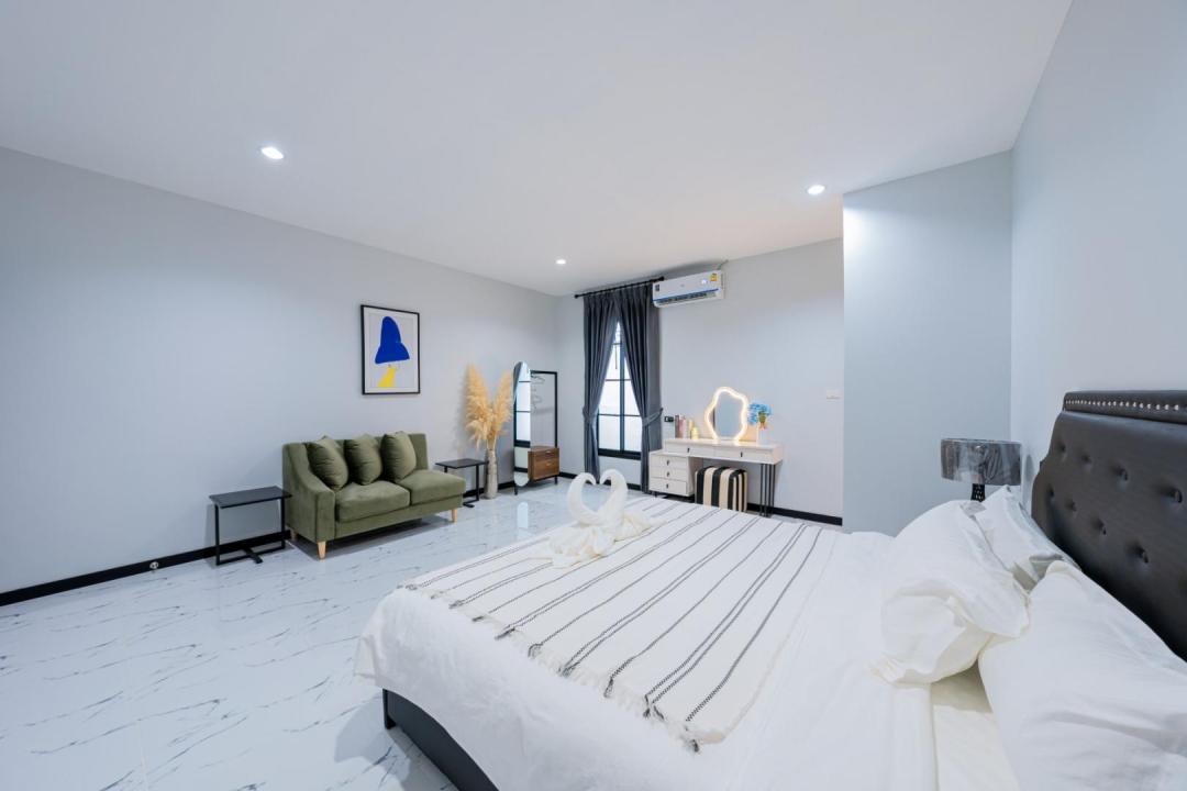Villa Bedroom 4