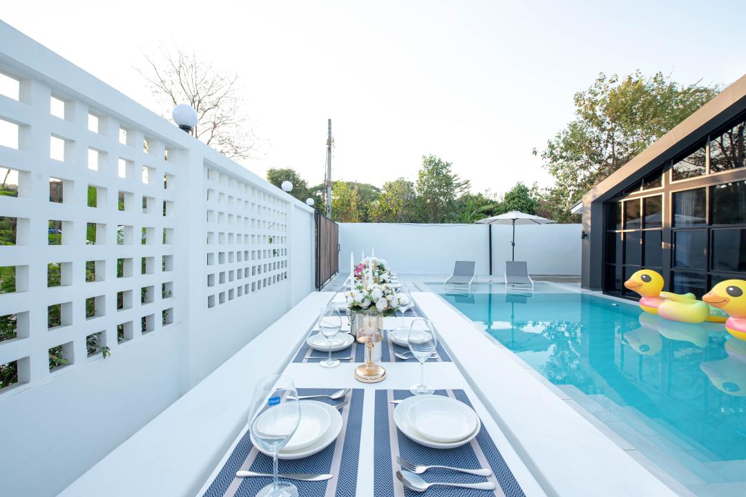 In2 - Pool Area View