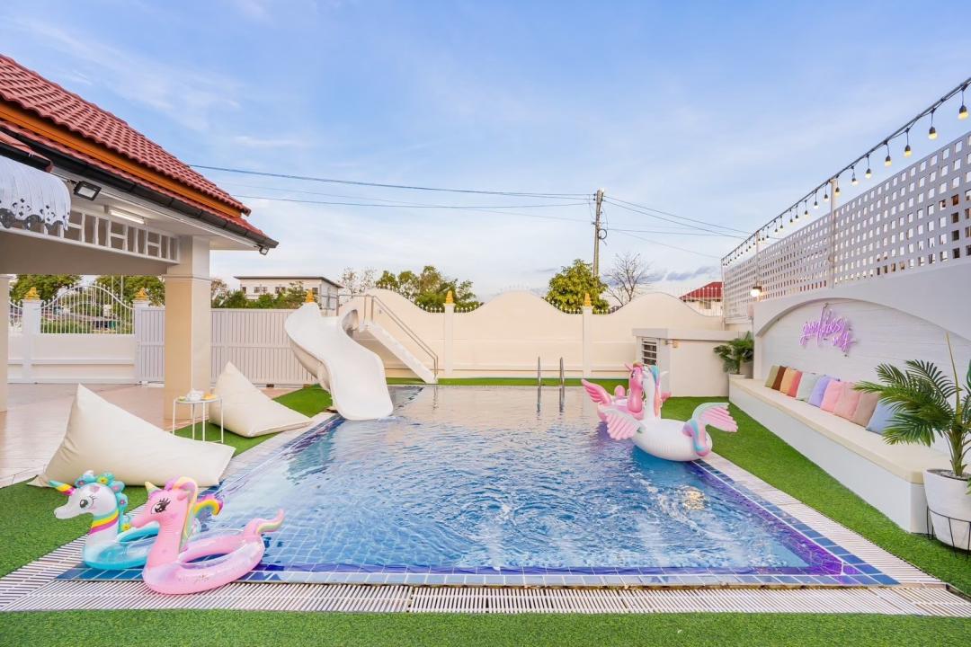 Jacuzzi - Villa Interior View