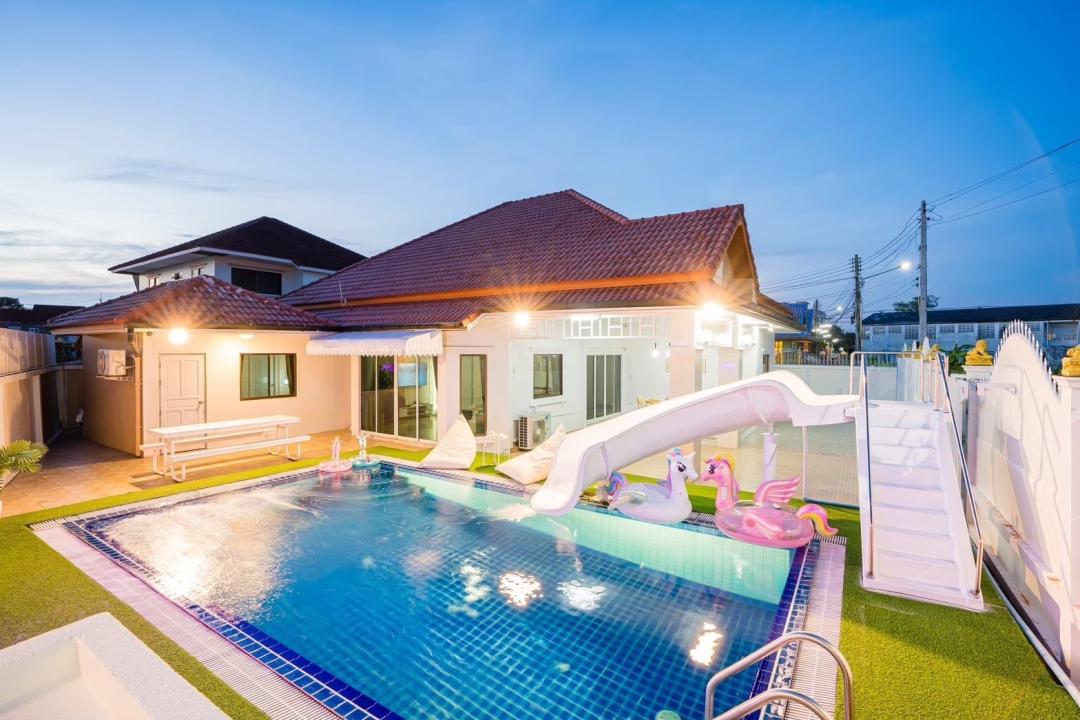 Jacuzzi - Living Area