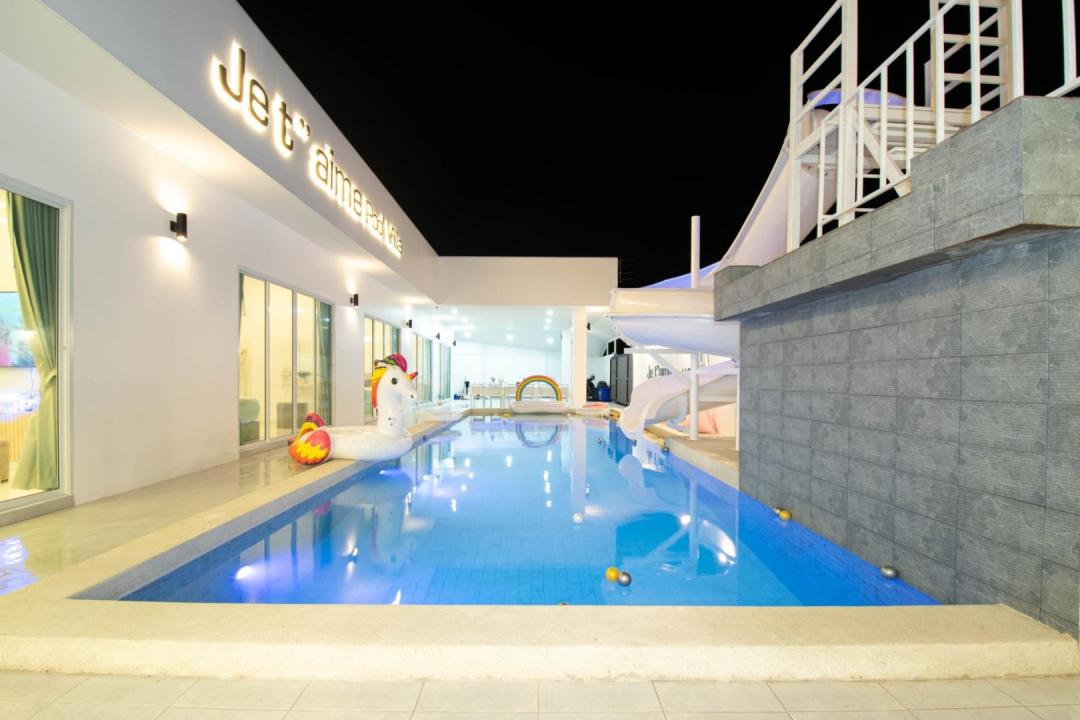 Jet’’aime - Living Area