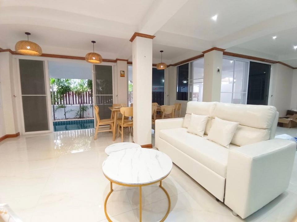 Jomtien Beach - Cover Photo