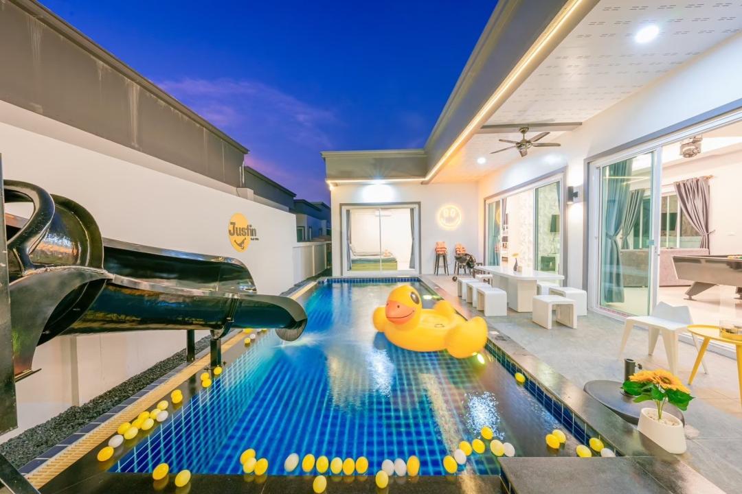 Justin - Living Area