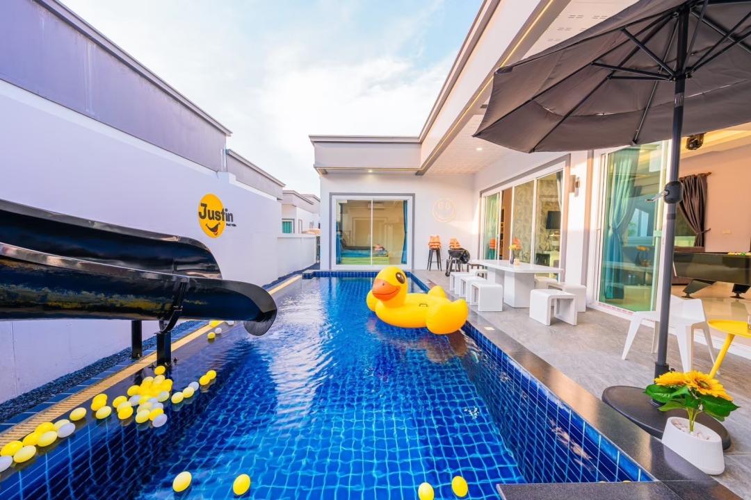 Justin - Bedroom View