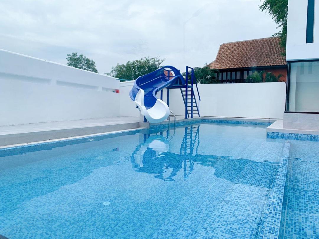 Kaena - Pool Area View