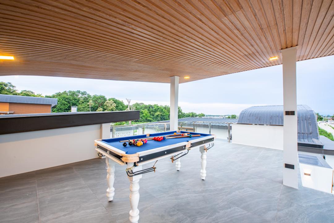 La Seal - Cover Photo