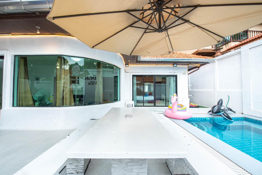 Laila Beach - Living Area