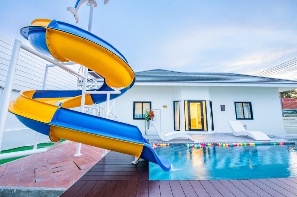 Level Flow - Pool Area View