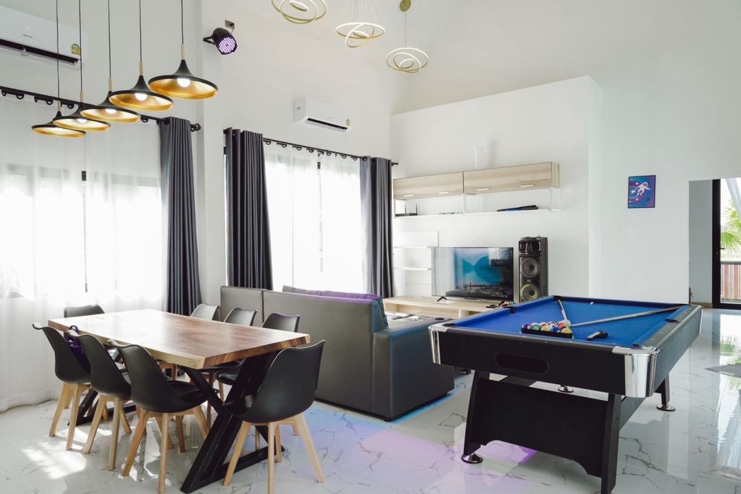 Level Up - Bedroom View