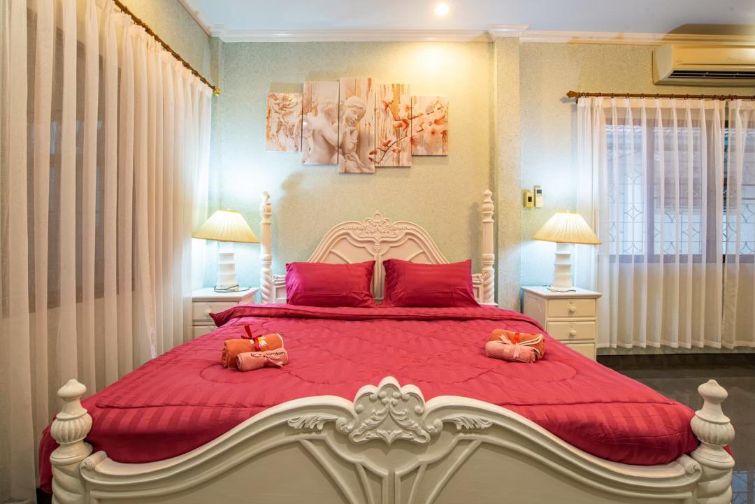 Villa Bedroom 8