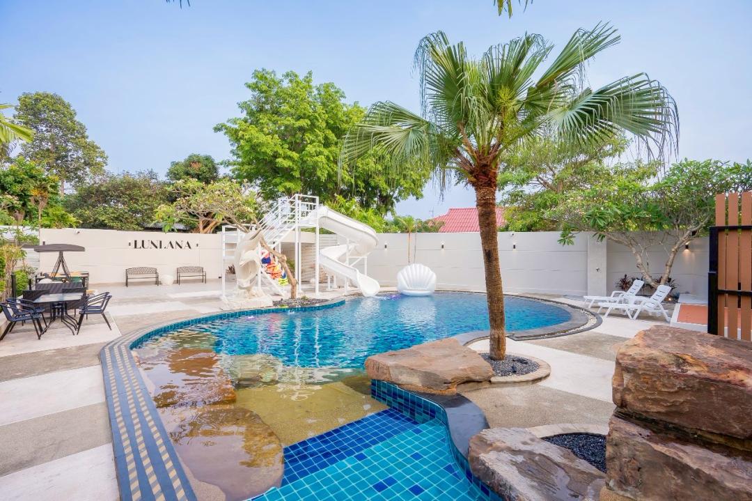 Lunlana Sunset Resort - Villa Interior View