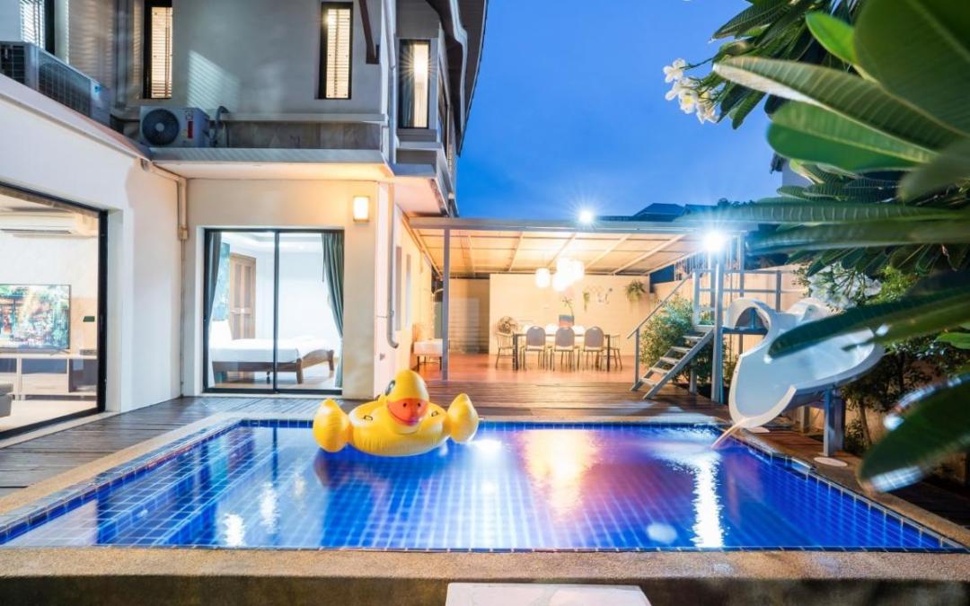 Lynn - Pool Area View
