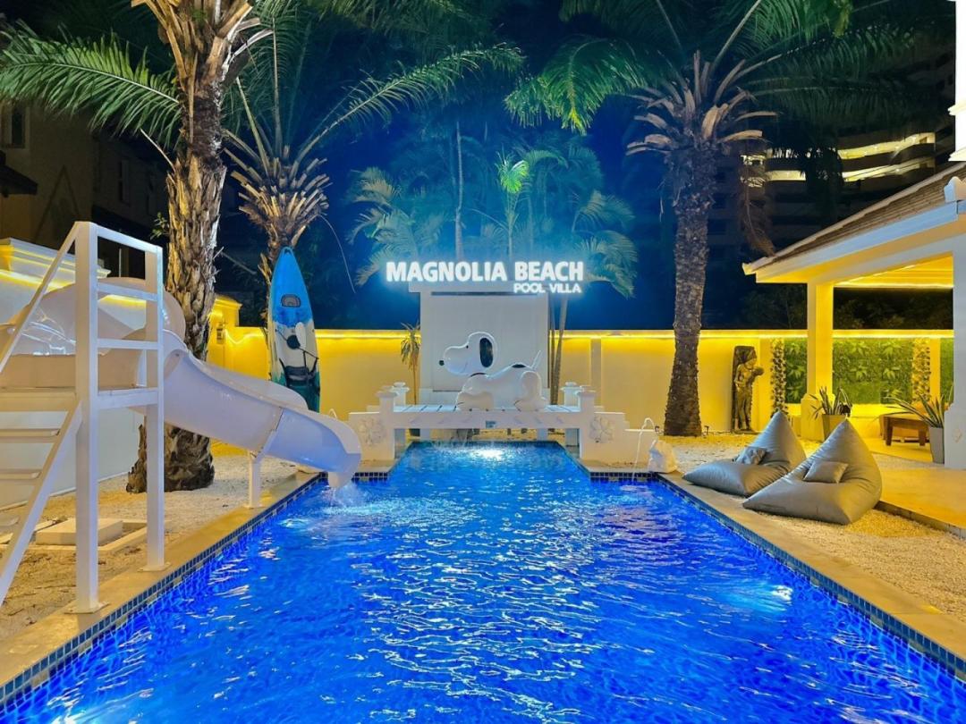 Magnolia Beach - Living Area