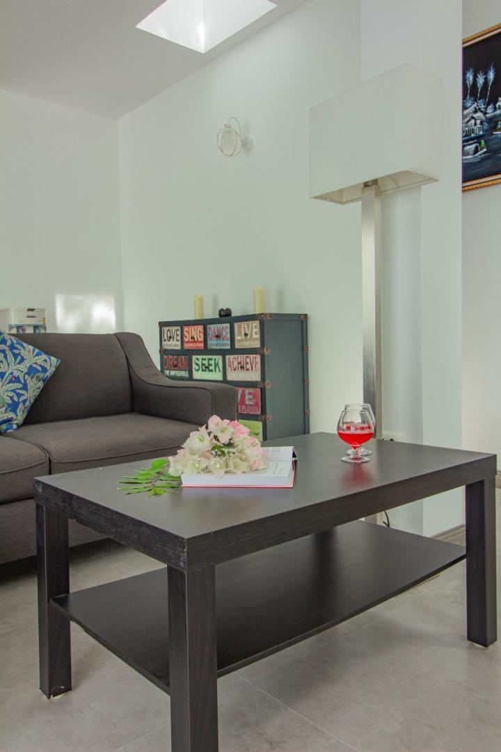 Majestic 52 - Living Area