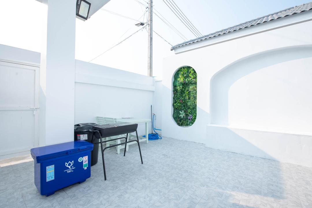 Majestica - Living Area