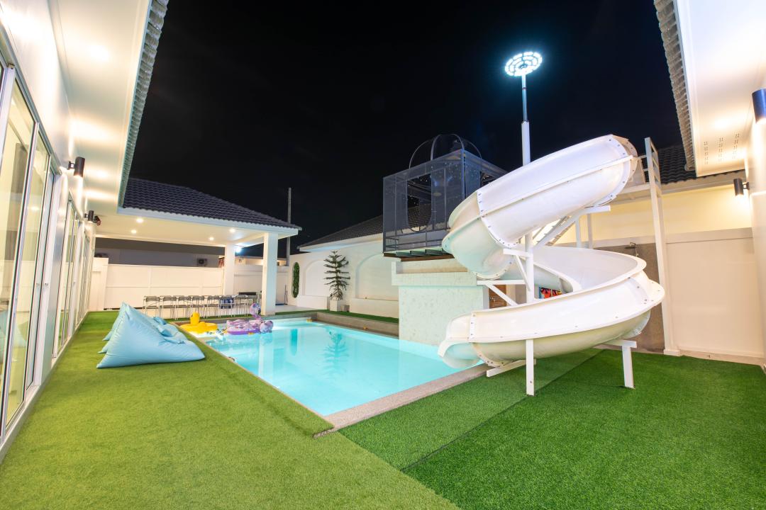 Majestica - Pool Area View