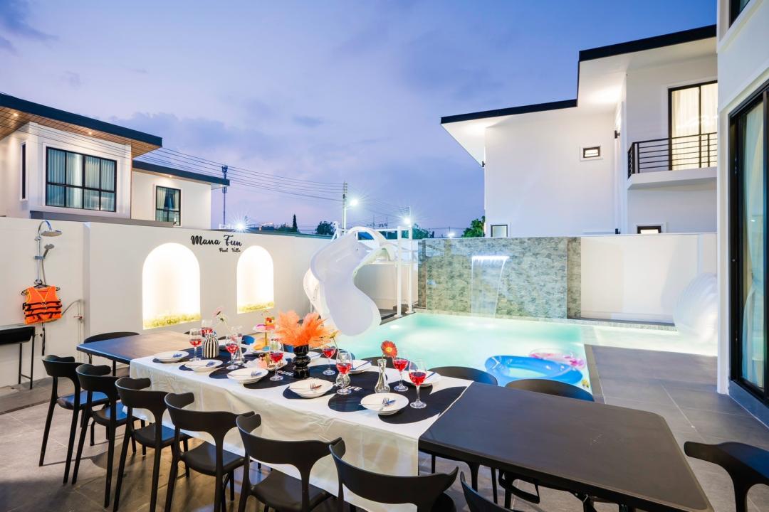 Mana Fun - Pool Area View