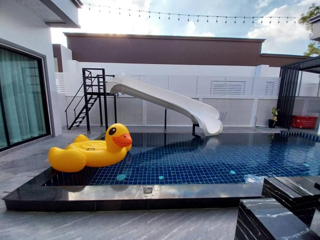 Mellow - Pool Area View