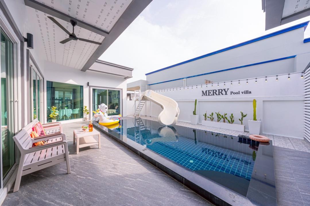 Merry - Bedroom View