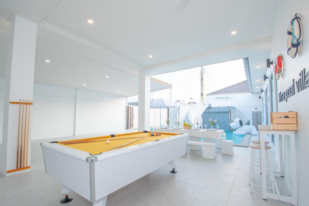 Mina - Pool Area View