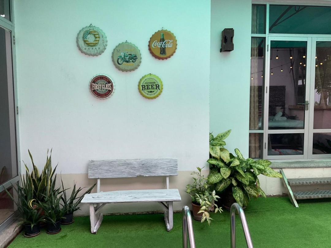 Mint - Pool Area View
