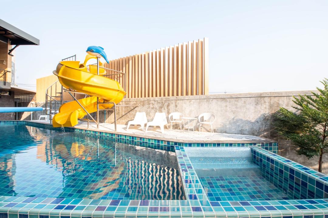MoonSun - Pool Area View
