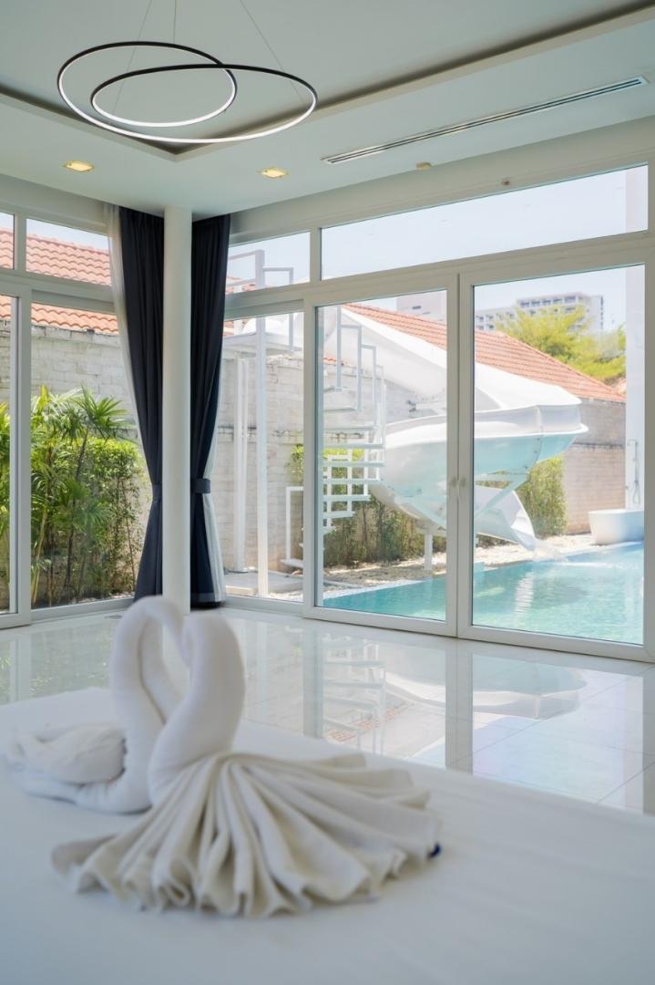 Villa Bedroom 11