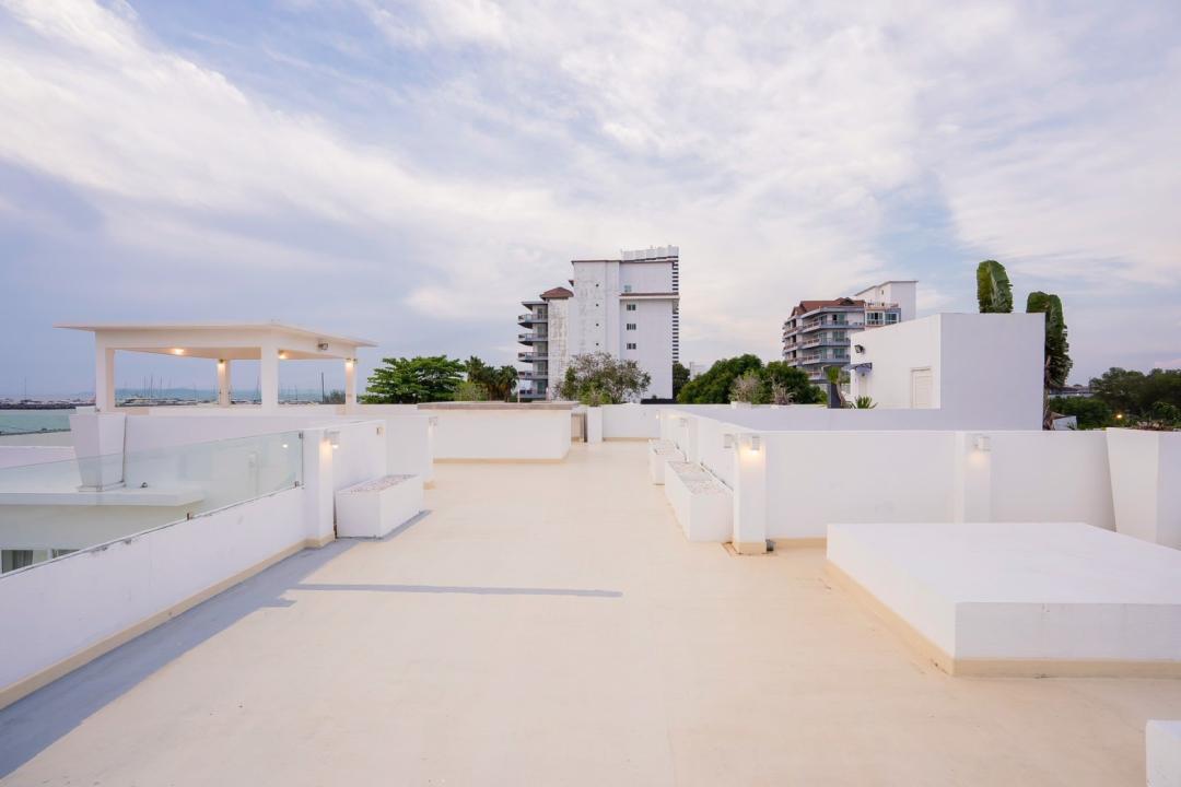 My Royal Beach - Living Area