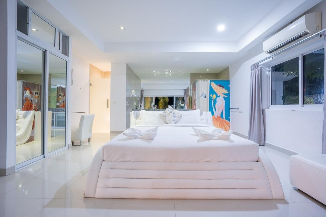 Villa Bedroom 12