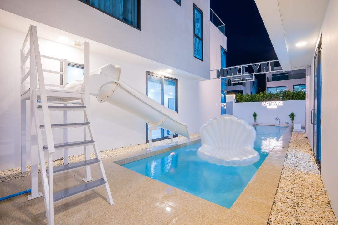 My Twin - Pool Area View