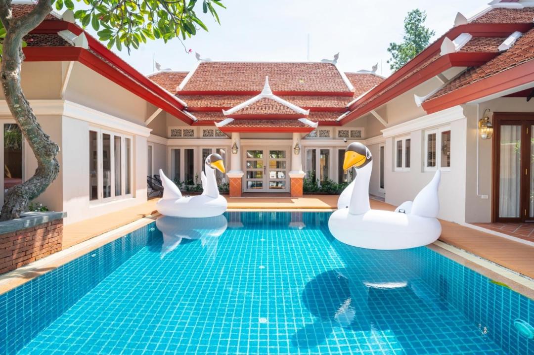 Naka Villa At Pratumnak - Pool Area View