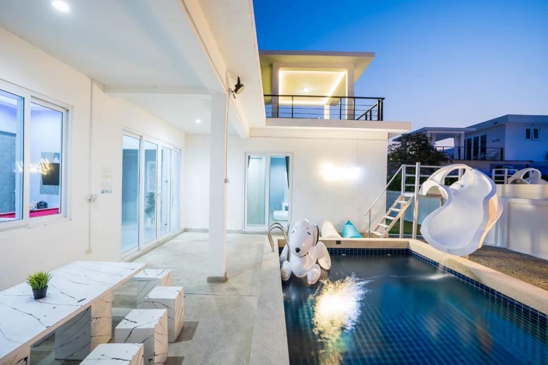 Nice To Meet U - Pool Area View