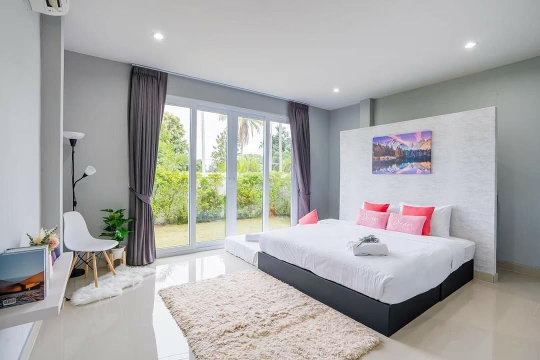 Villa Bedroom 8
