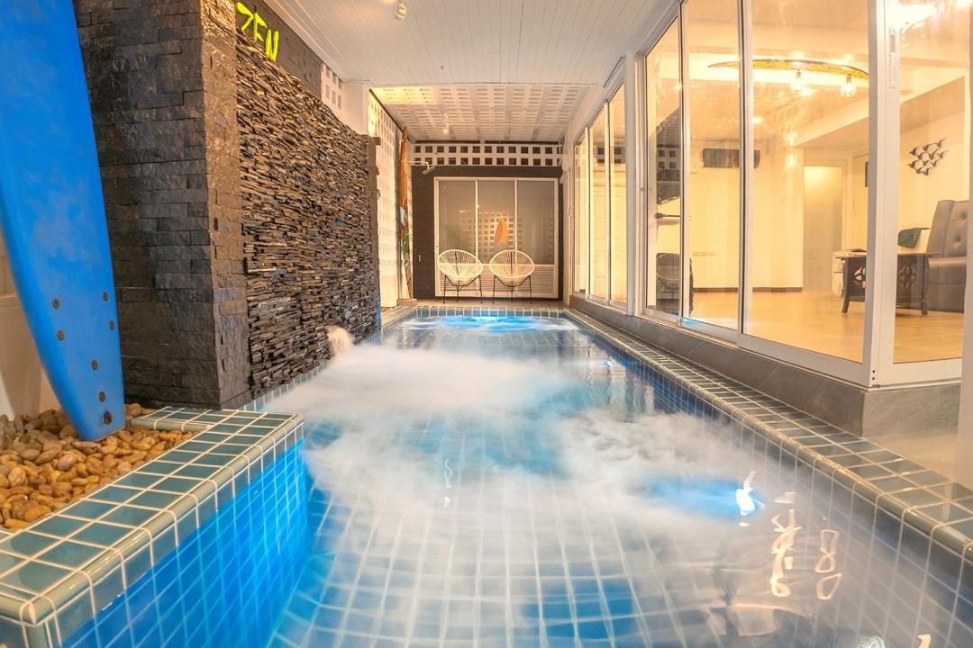onZen 2 - Pool Area View