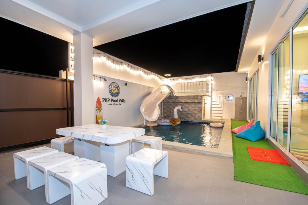 P & P 1 - Pool Area View